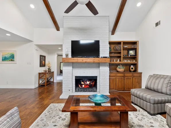 8350 Southmeadow Cir, Dallas, TX 75231