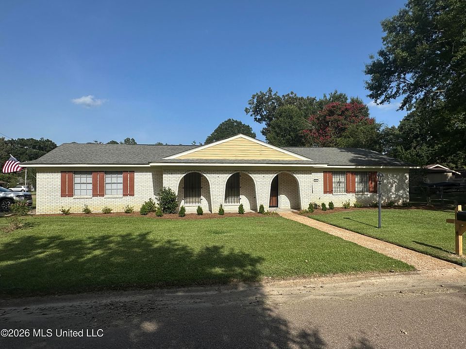 1st image of 205 Stewart Cir