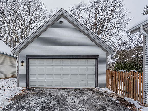 4th image of 3248 Hampshire Ln