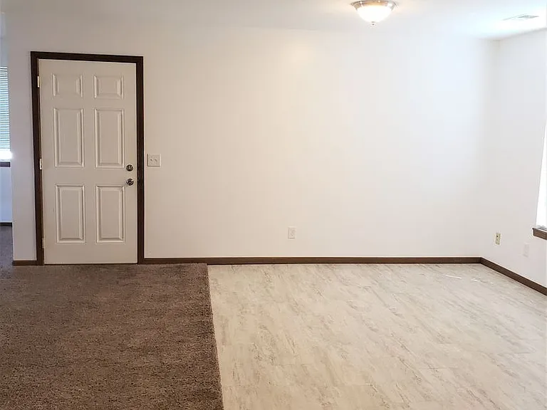 1119 Yuma St — Photo 3