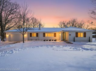 1025 S Leroy St, Fenton, MI 48430