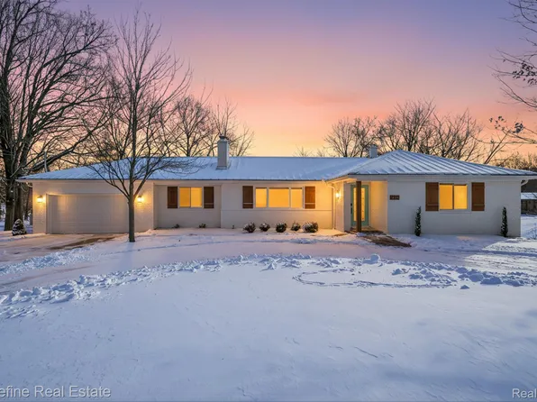 1025 S Leroy St, Fenton, MI 48430