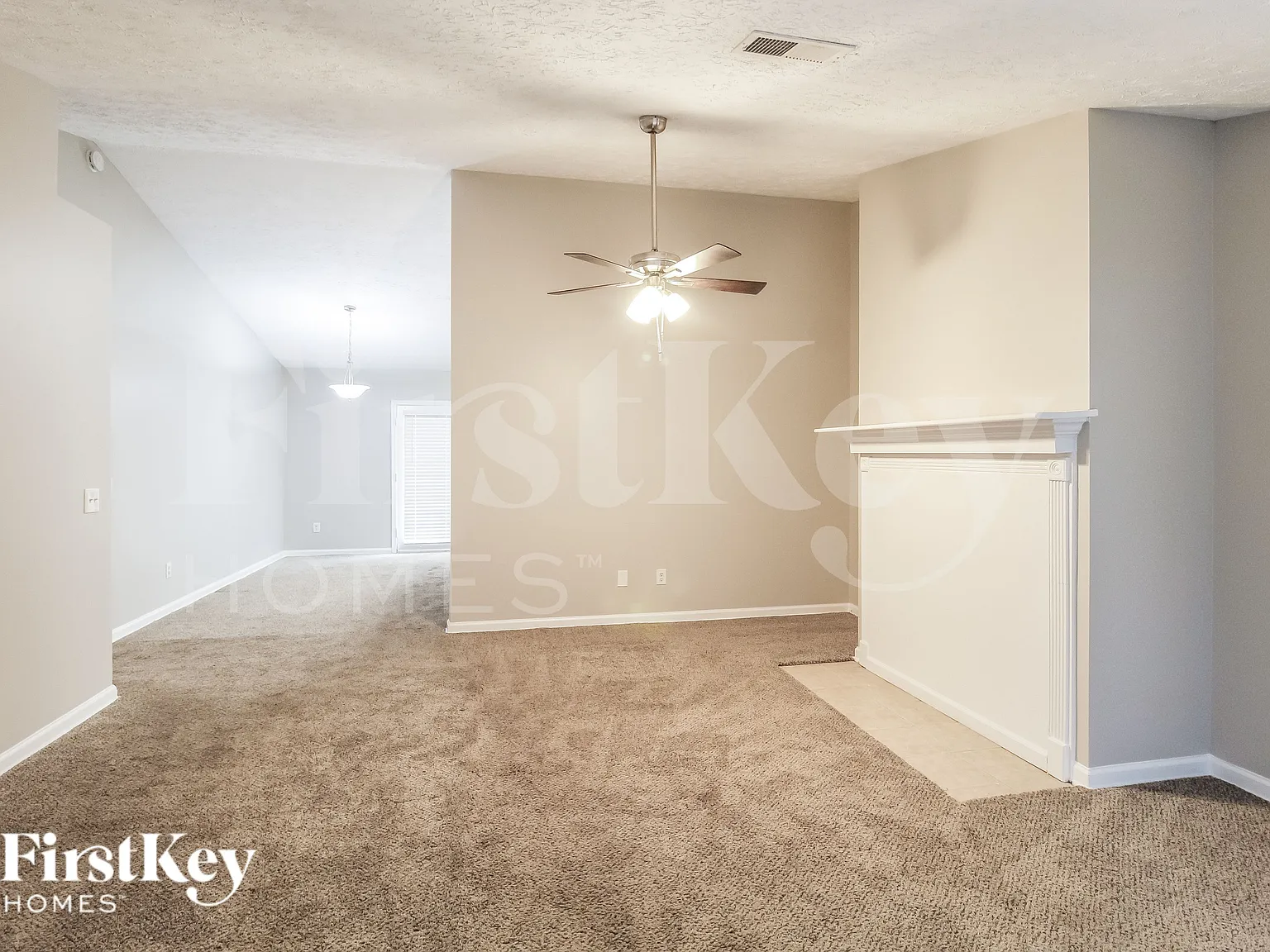 3 bed, 2.0 bath, 1374 sqft, $2,110 — Photo 2