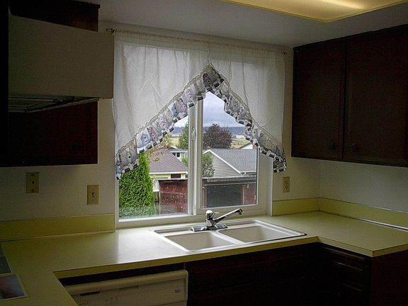 bright kichen w/ great valley views