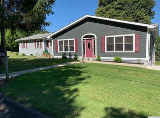 160 Willowbrook Rd, Hudson, NY 12534