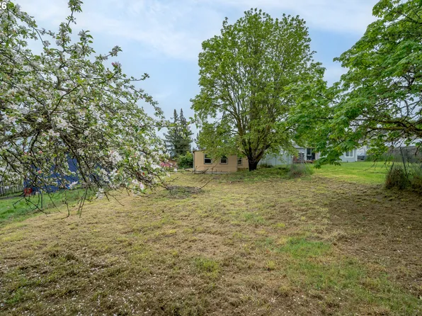 220 SW Ivy St, Willamina, OR 97396