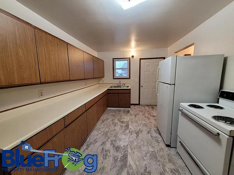 Building Photo - 727 W Harris St #1/2