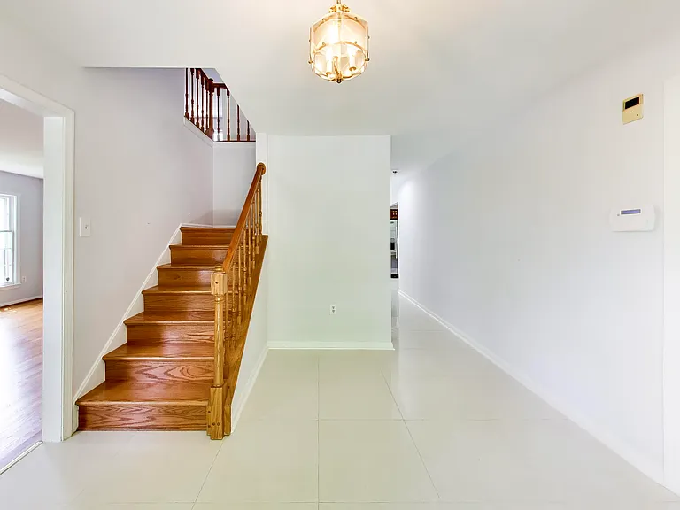 991 Farm Haven Dr — Photo 4