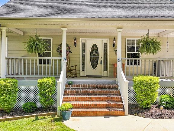 5th image of 540 Davis Rd