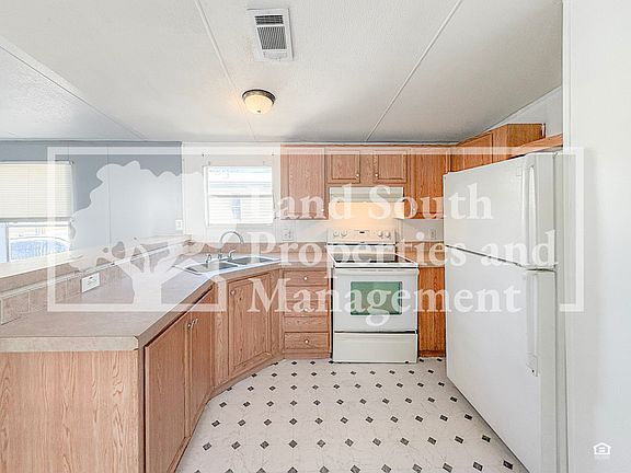 5th image of 425 Longfellow Blvd Unit 10
