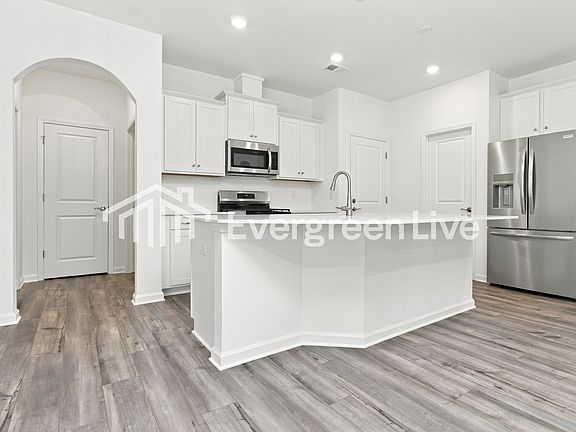 4th image of 247 Foxglade Dr