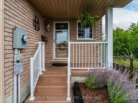 4th image of 140 Southwinds Cres