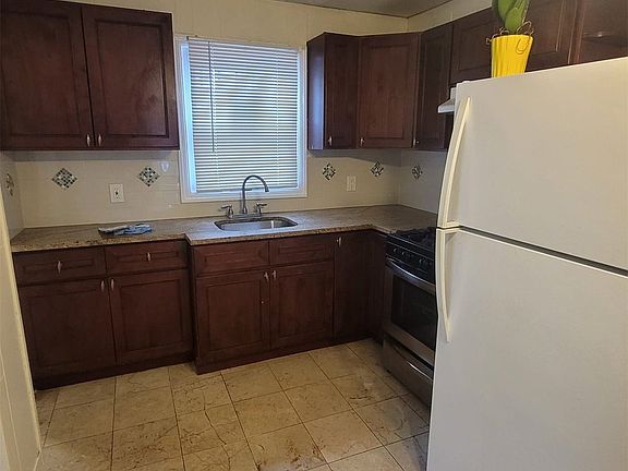 5th image of 31 Holland Ave