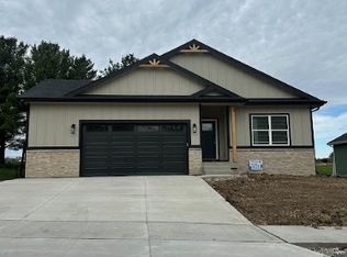 757 E 23rd St N, Newton, IA 50208
