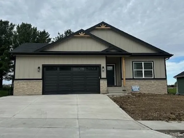 757 E 23rd St N, Newton, IA 50208