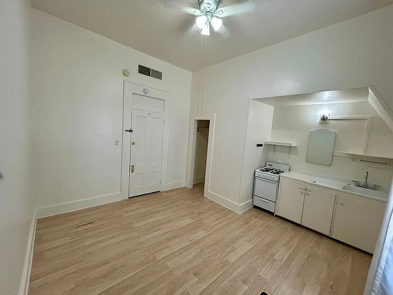 703 Salem St — Photo 2