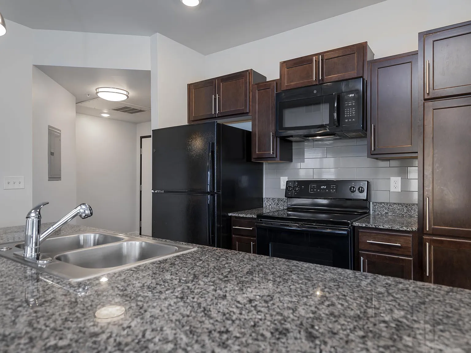 Metro Place Apartments — Photo 2