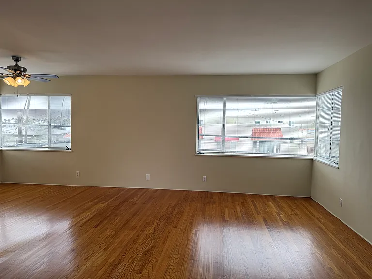 100 Mira Mar Ave — Photo 2