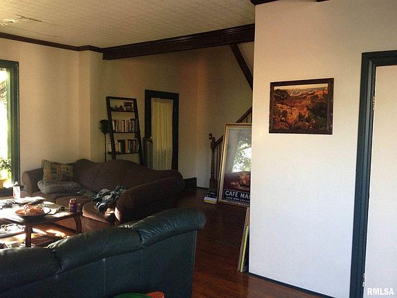 3rd image of 612 E Arcadia Ave