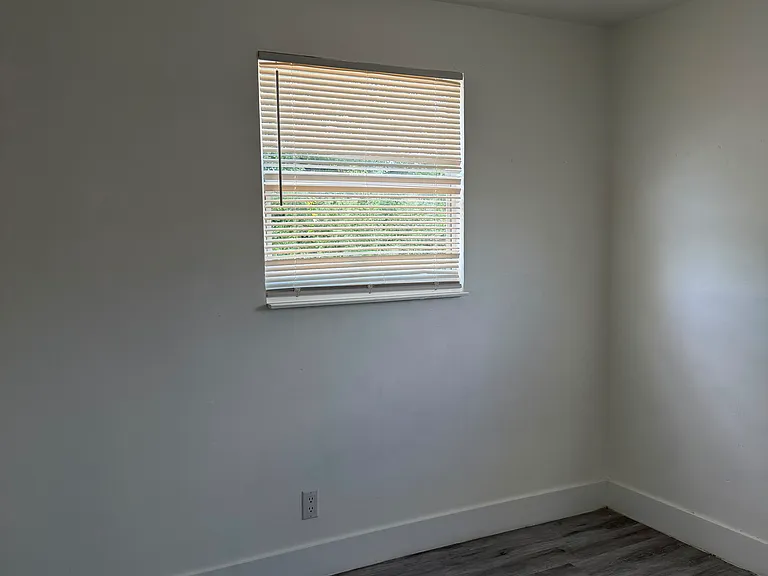 1033 NW 3rd Ave #1 — Photo 9