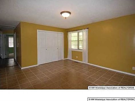 5th image of 5037 Katherine Dr
