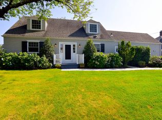 7 Stable Ln, Lawrence, NY 11559