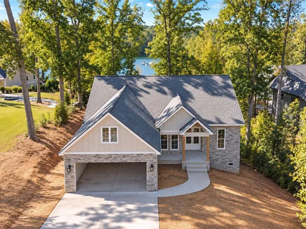 924 Falling Waters Ln, Seneca, SC 29672