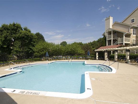 4th image of 4503 Hazeltine Ct APT B