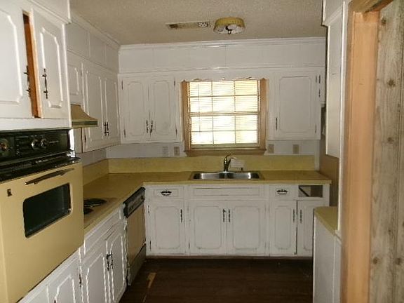 5th image of 306 N Macarthur Cir