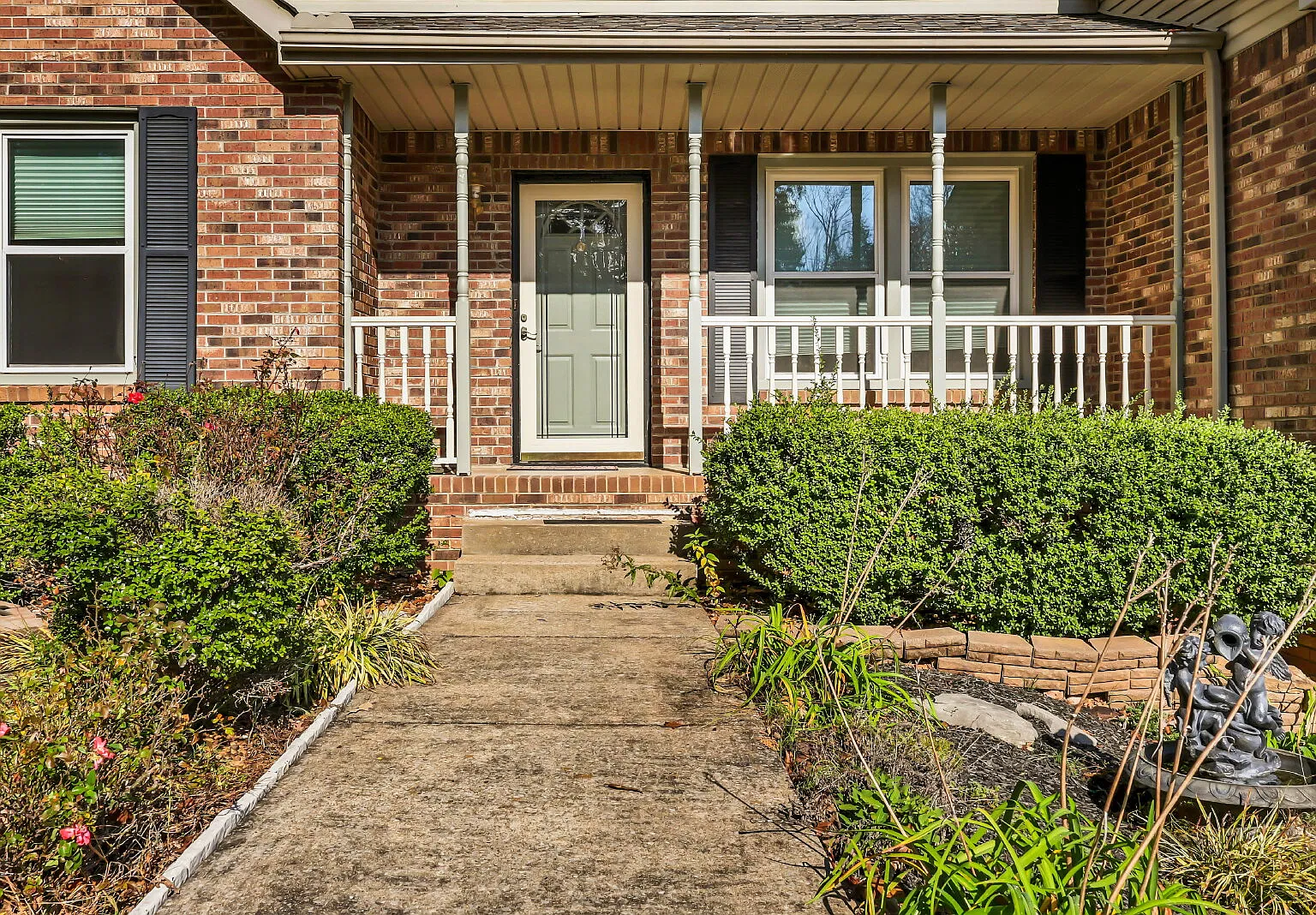 3 bed, 2.5 bath, 2071 sqft, $2,150 — Photo 2