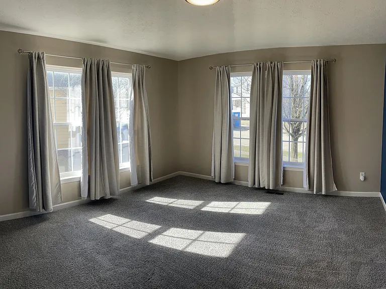 3560 Park Crest Ln — Photo 2