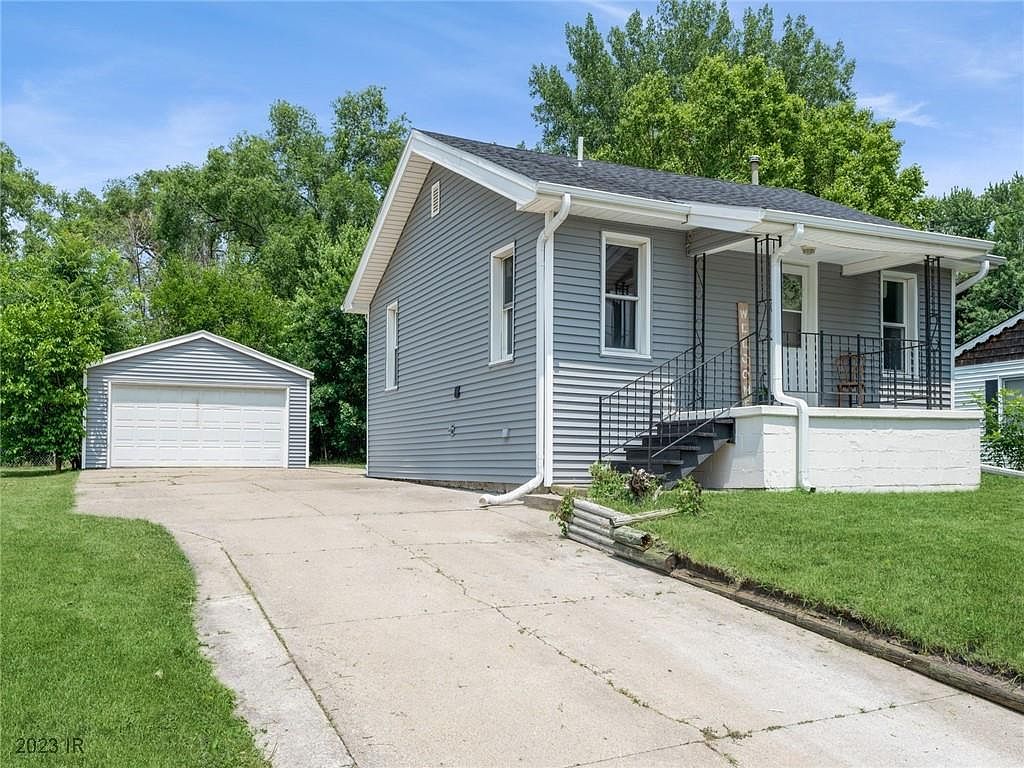 2346 Hull Ave, Des Moines, IA 50317 Zillow