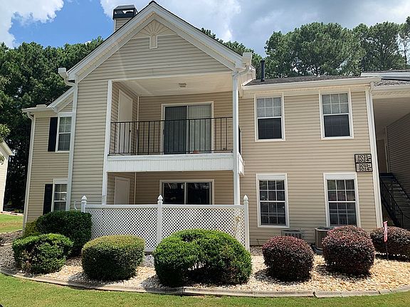 3rd image of 1011 Ridgefield Dr