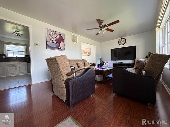 5th image of 125 Homestead Ave