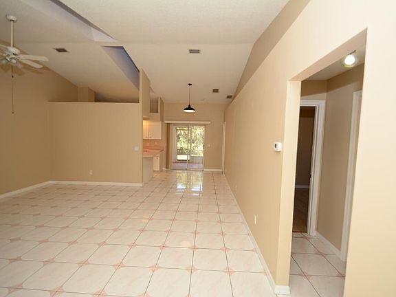 4th image of 19 Flemingwood Ln #B