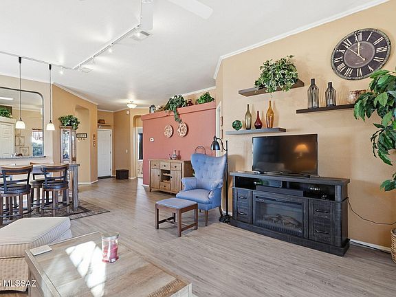 4th image of 567 W Parkwood Ct