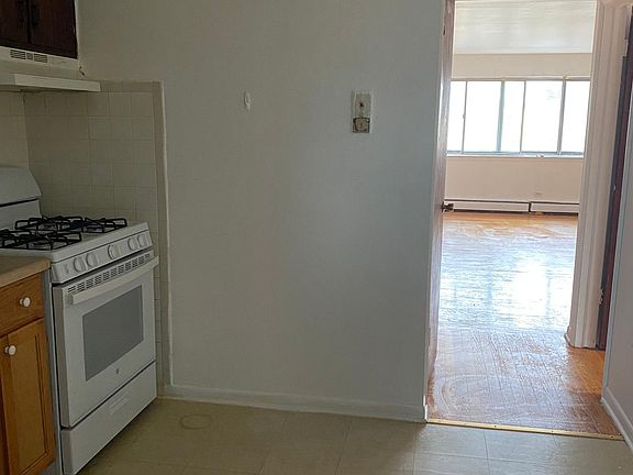 4th image of 10475 Ann Ct
