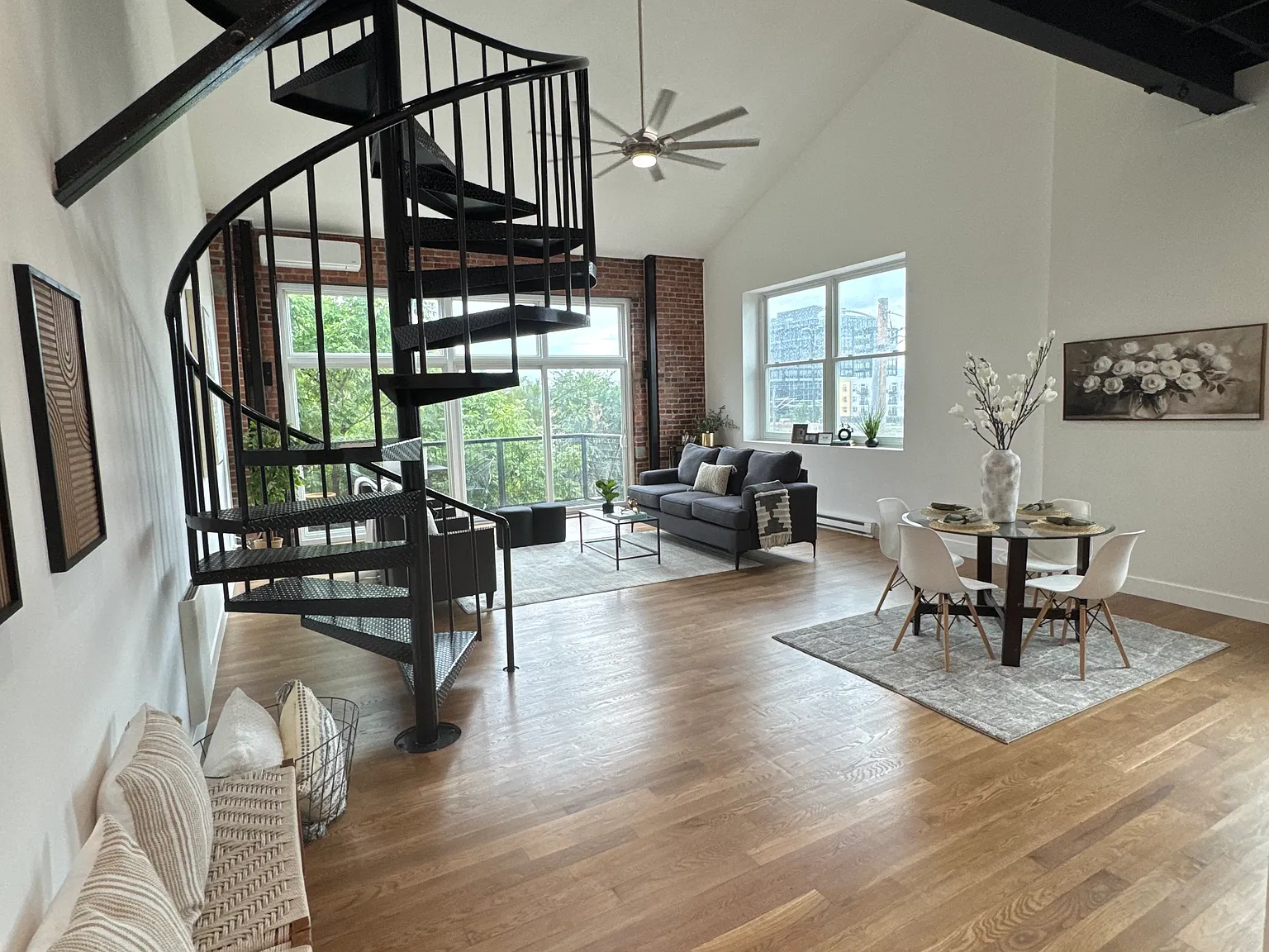 Studio, 1045 sqft, $1,600 — Photo 3
