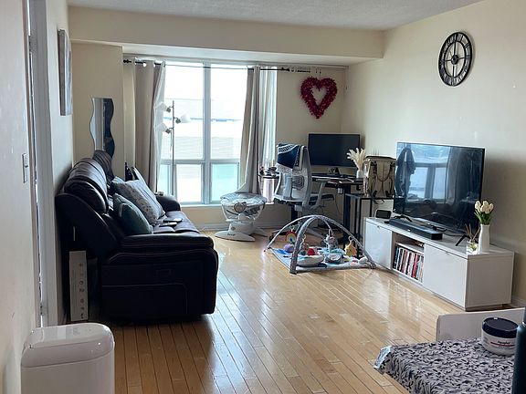 3rd image of 1 Lee Centre Dr #1510