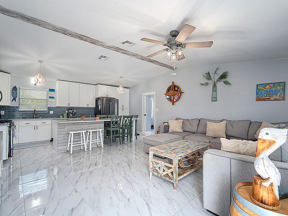 3rd image of 25240 Margaret St