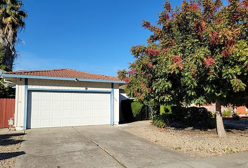 1031 Fallbrook Dr Photo 1