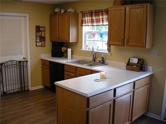 5th image of 80 Knoll Ln