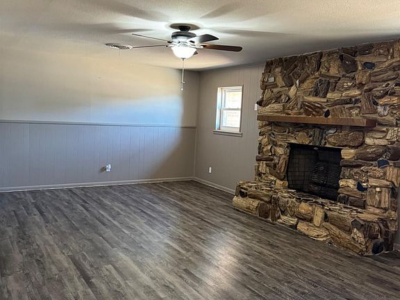 3rd image of 222 Redwood Ln