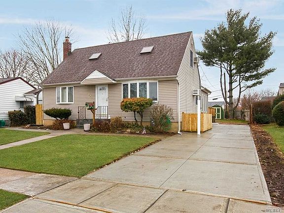 2nd image of 472 Arlington Dr