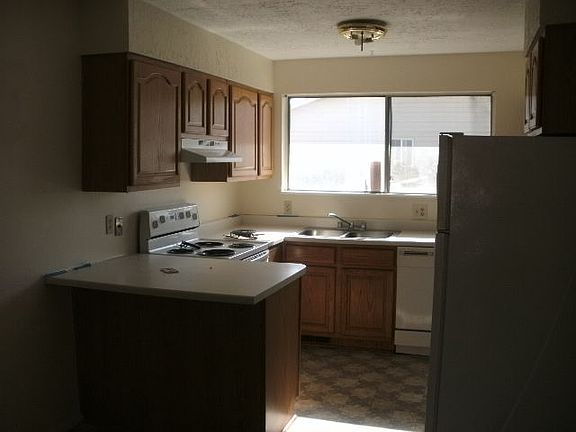 4th image of 1495 W 2320 S