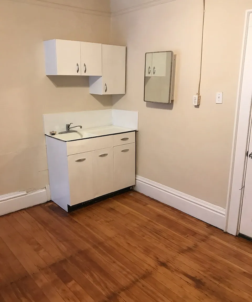 Studio, 130 sqft, $600 — Photo 2