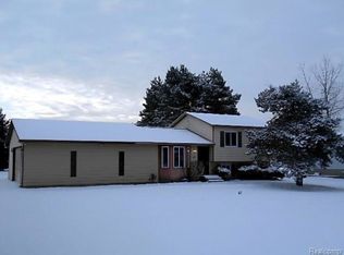 5916 Gracelawn St, North Branch, MI 48461