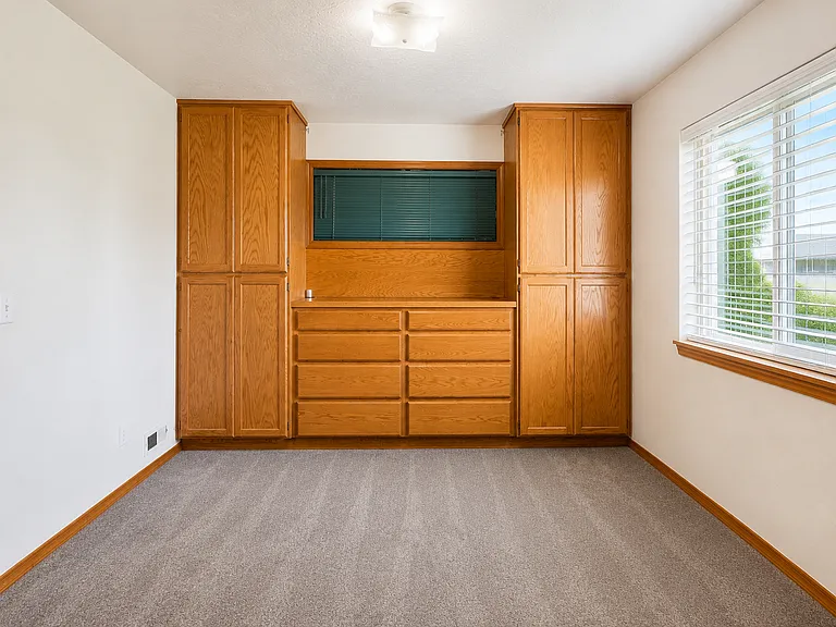 1110 E Singing Hills Dr — Photo 12