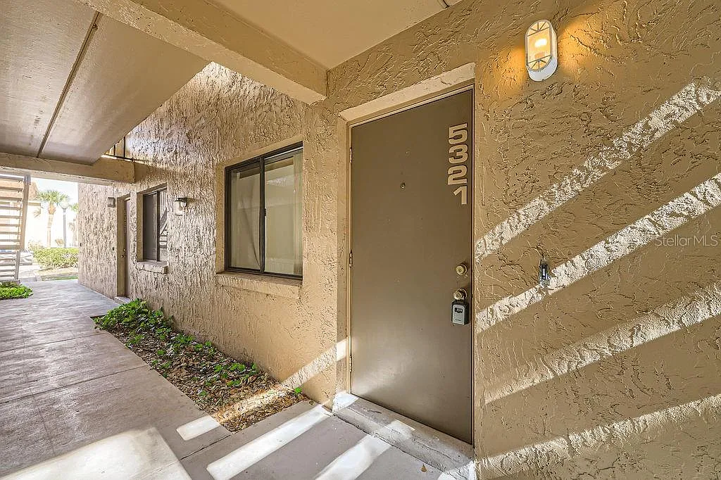 5321 Vineland Rd — Photo 2