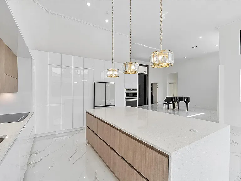 410 Sabal Way #0 — Photo 3